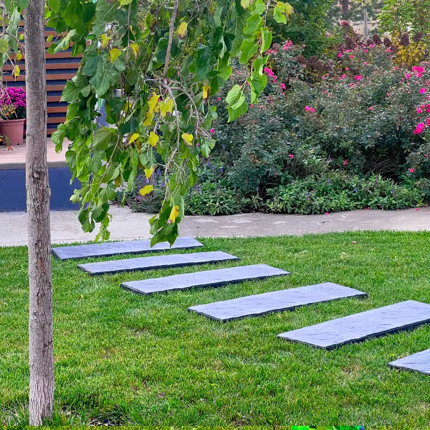 Фото 3 шаговая плита Stone Серый Графит дизайн участка