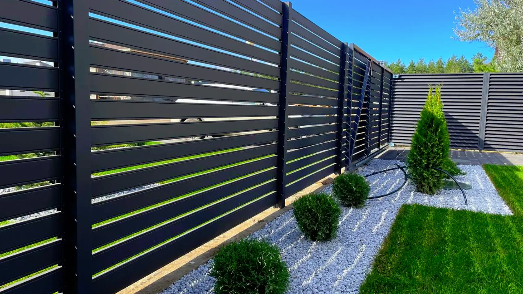 Фото 4 Забор ранчо-жалюзи комбинированный RAL7024 МАТТЕ Серый Графит