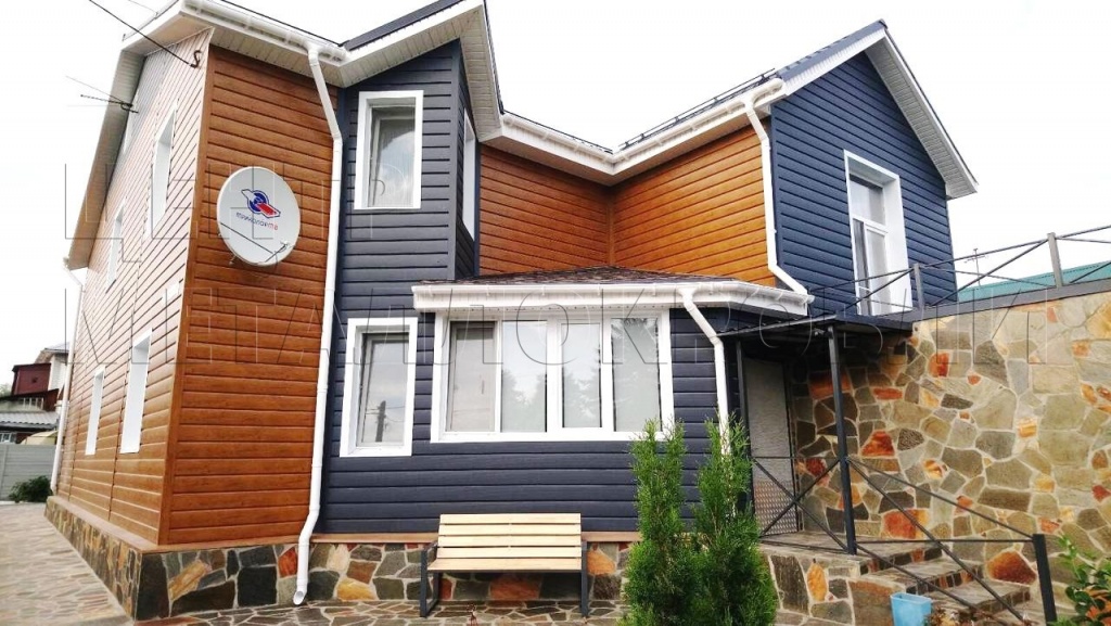 Дизайн коттеджа производит сильное впечатление